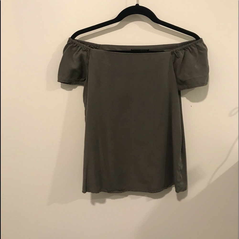 Banana Republic XS off the shoulder top